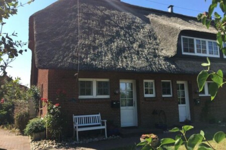 Foto 2 Ferienhaus Ostfriesland Nordfriesland Reetdachhaus Nordseebrise (Objekt 78652) buchen