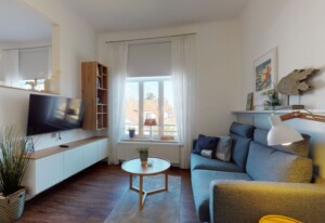 Lotte in der Villa Neptun