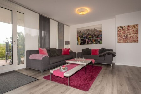 Foto 1 Ferienwohnung Ostfriesland Wilhelmshaven 089 Fewo Skyline, direkte Strandlage, Blick auf den Hafen (Objekt 97422) buchen