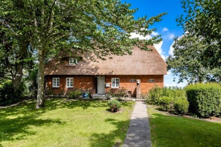 Foto 3 Ferienhaus Ostfriesland Nordfriesland Reetdachhaus inmitten von Wiesen und Feldern (Objekt 87034) buchen
