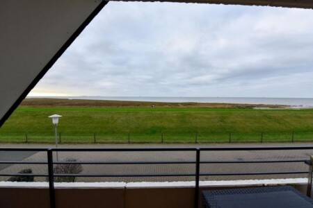 Foto 1 Ferienwohnung Ostfriesland Zwischen Elbe und Weser Ferienwohnung  NW 36 Balkon mit Meerblick (Objekt 65036) buchen