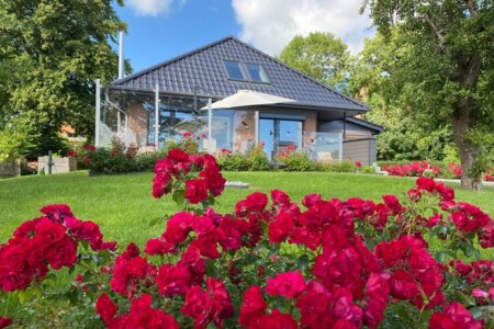 Foto 2 Ferienhaus Ostfriesland Butjadingen Feriendomizil Rosenhuus  - Hochwertiger Nordseeurlaub mit Sauna und Kamin im idyllischen Butjadingen (Objekt 71397) buchen