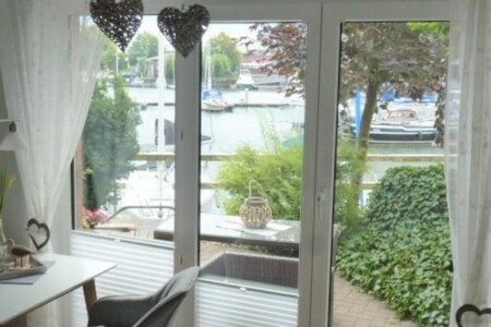 Foto 3 Ferienwohnung Ostfriesland Zwischen Elbe und Weser Marina Pier 96 - Ferienwohnung 3 Zimmer Hafenblick (Objekt 95377) buchen