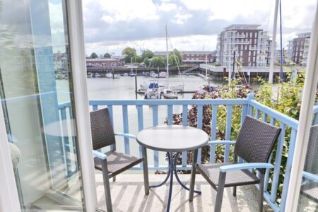 Foto 3 Ferienwohnung Ostfriesland Zwischen Elbe und Weser Marina Schleusenpriel - Ferienwohnung 3 Zimmer Hafenblick (Objekt 95378) buchen