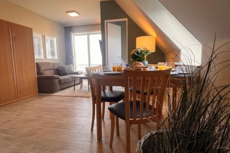 Foto 3 Ferienwohnung Ostfriesland Zwischen Elbe und Weser Ferienwohnung  NW 42 Balkon mit Meerblick (Objekt 90680) buchen