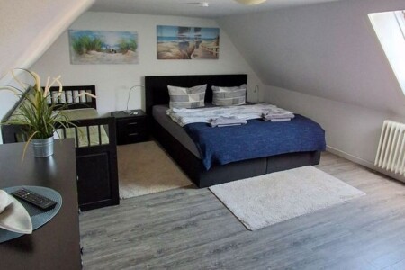 Foto 4 Ferienwohnung Ostfriesland Wilhelmshaven 149 Ferien mal anders, 2SZ, Außensitzplatz, PKW Stellplatz (Objekt 100170) buchen