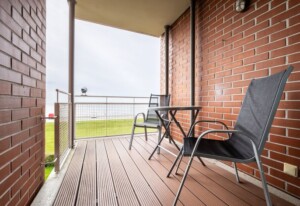 Großzügige Ferienwohnung in Wilhelmshaven am Südstrand mit Balkon & Meerblick | Wohnung 28